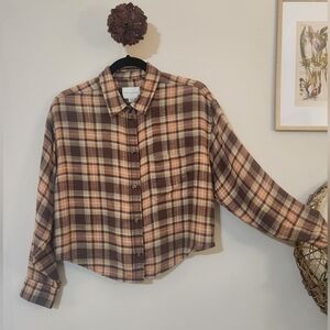 American Eagle Outfitters Cozy Cropped Flannel Button-Up Shirt. Size M.